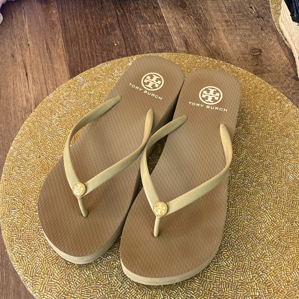 Tory Burch logo signature sandals womens flip flops Sz 8